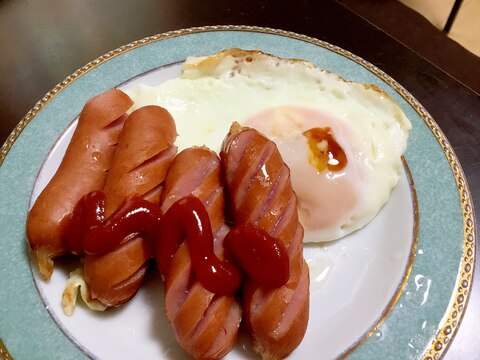 ホットプレートでウインナーと目玉焼き